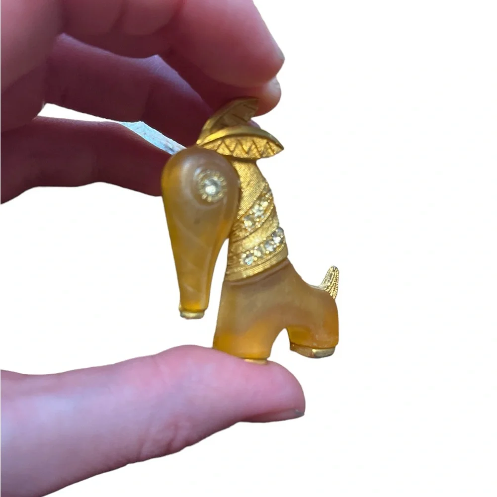 Hattie Carnegie Unsigned Anteater Brooch